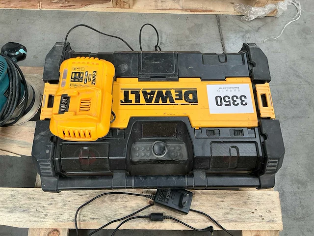 Dewalt dwst1 accu werfradio - afbeelding 1 van  5