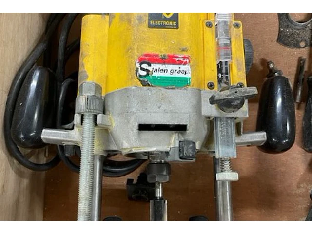 Dewalt freesmachine - afbeelding 4 van  4