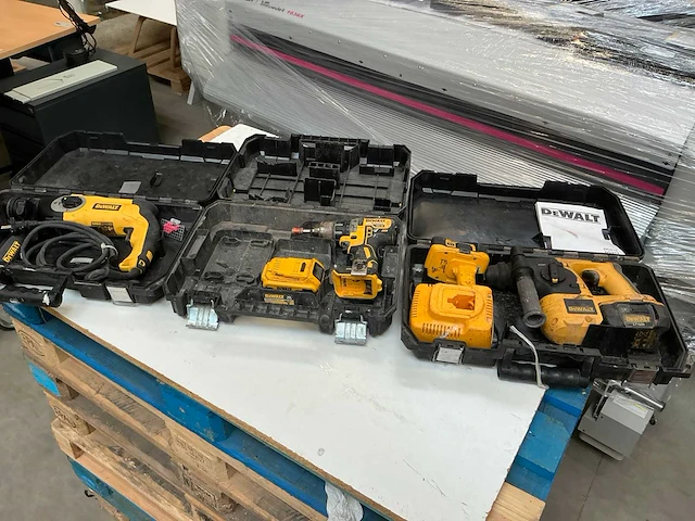 Dewalt gereedschappen (3x) - afbeelding 1 van  9