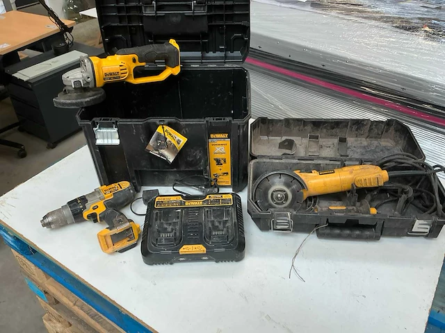 Dewalt gereedschappen (3x) - afbeelding 1 van  10