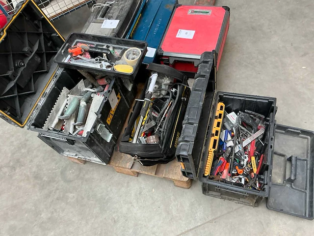 Dewalt gereedschapskoffer met inhoud (3x) - afbeelding 1 van  9