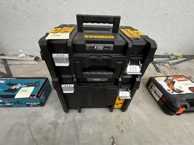 Dewalt gevulde werkkoffers - afbeelding 1 van  7