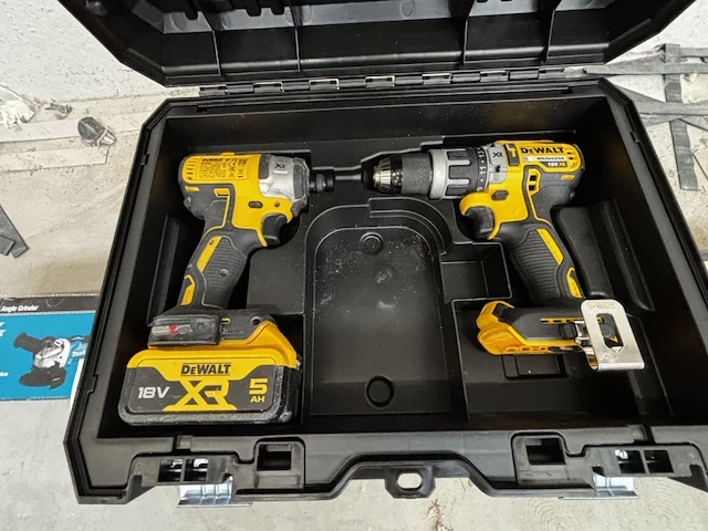 Dewalt gevulde werkkoffers - afbeelding 2 van  7