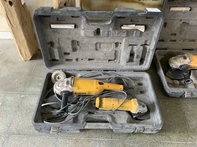 Dewalt haakse slijper (2x) - afbeelding 1 van  5