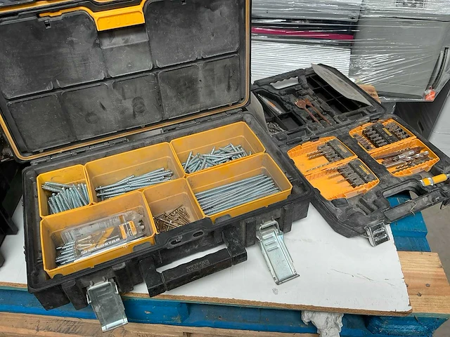 Dewalt materiaalkoffer (2x) - afbeelding 1 van  8