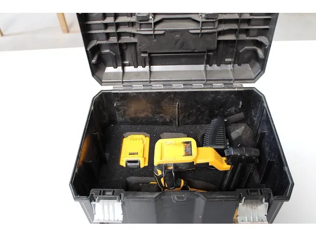 Dewalt nagelpistool - afbeelding 1 van  5
