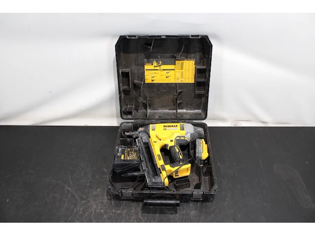 Dewalt nagelpistool - afbeelding 1 van  4