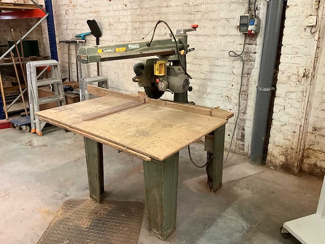 Dewalt radiaalzaagmachine - afbeelding 1 van  8
