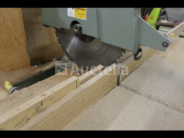 Dewalt radiale zaag - afbeelding 9 van  12