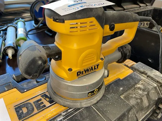 Dewalt ronde schuurmachine - afbeelding 1 van  5