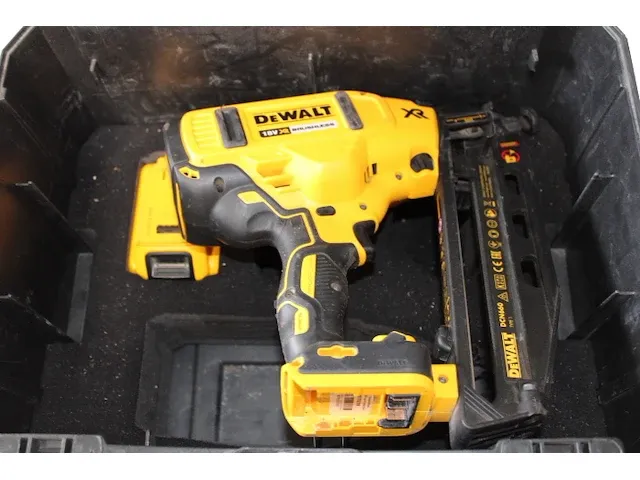 Dewalt schietpistool - afbeelding 2 van  4