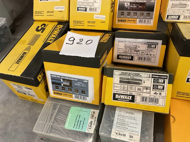 Dewalt schroeven en bevestigen - afbeelding 8 van  12