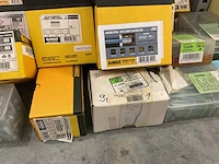 Dewalt schroeven en bevestigen - afbeelding 10 van  12