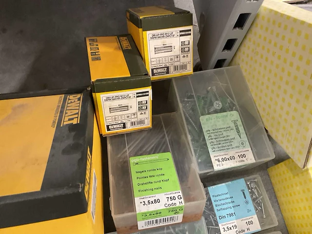 Dewalt schroeven en bevestigen - afbeelding 12 van  12