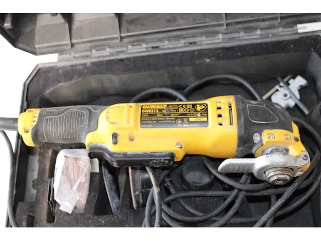 Dewalt schuurmachine - afbeelding 3 van  4