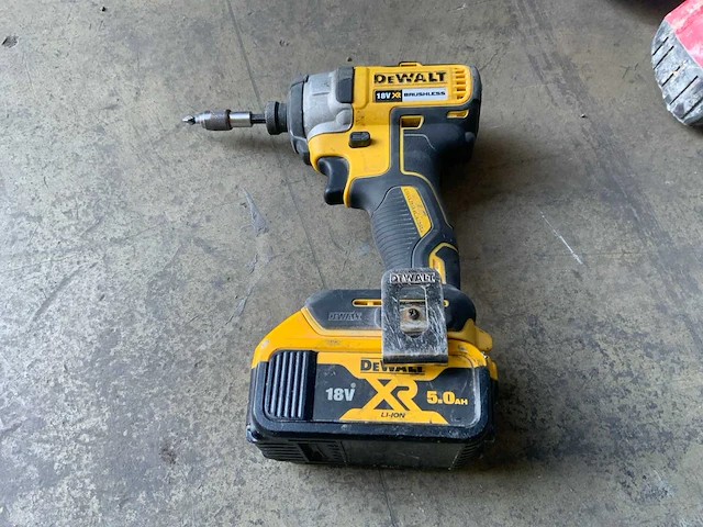 Dewalt slagmoersleutel - afbeelding 1 van  4