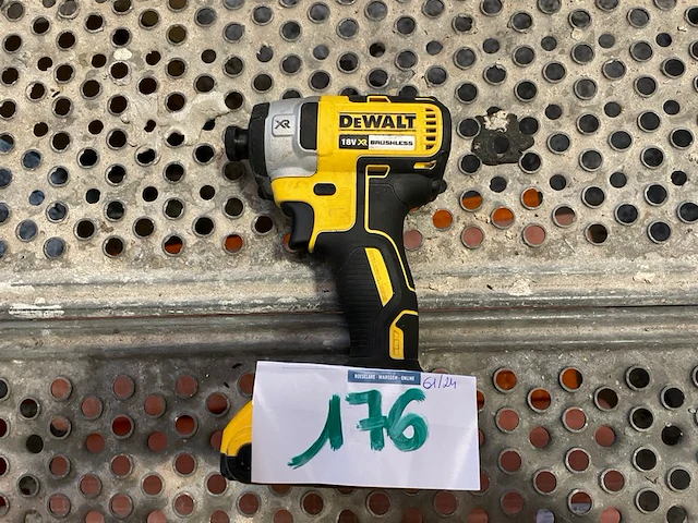 Dewalt slagschroevendraaier - afbeelding 1 van  3