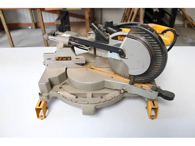 Dewalt versterkzaag - afbeelding 1 van  4