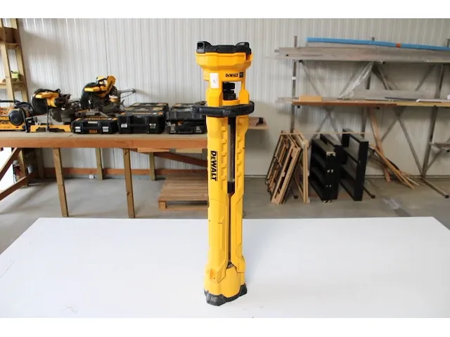 Dewalt werflamp op sokkel - afbeelding 1 van  3
