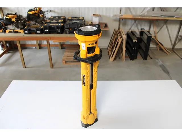 Dewalt werflamp op sokkel - afbeelding 2 van  3