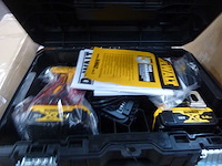 Dewalt xr 3-tool kit 18v 5ah li-ion borstelloze dck384p2t-qw - afbeelding 3 van  4