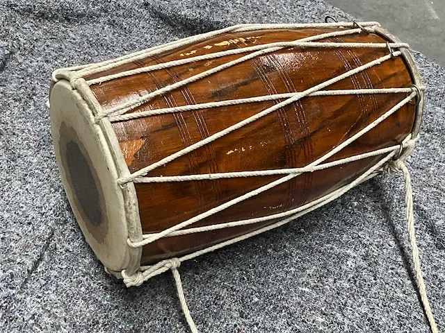 Dholak, afm plm dia 24 x 41cm - afbeelding 2 van  3