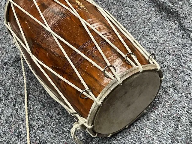 Dholak, afm plm dia 24 x 41cm - afbeelding 3 van  3