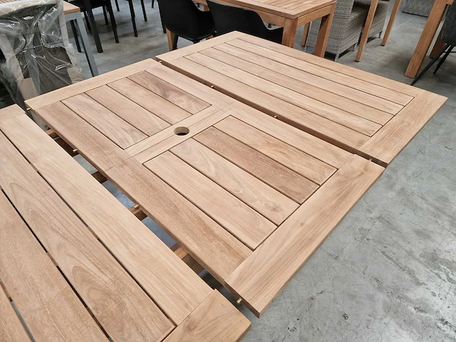 Diamond collection teak tuintafel 120-180 x 120cm brede latten - afbeelding 6 van  10