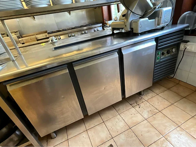 Diamond gastro line koeltafel en bijzettafel - afbeelding 2 van  5