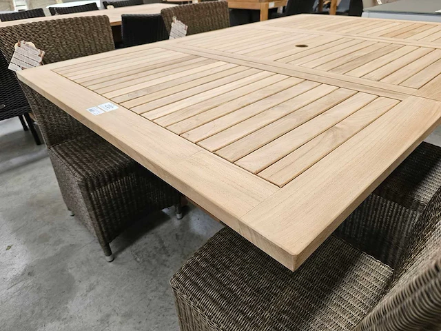 Diamond teak tuintafel uitschuifbaar 120-180cm latten 5cm - afbeelding 3 van  4