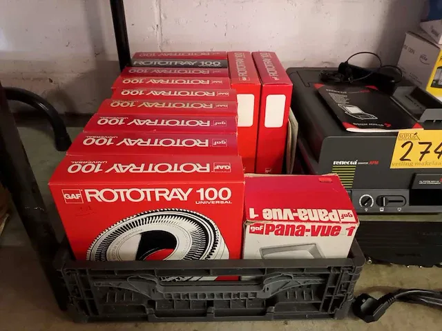 Diaprojector, dia’s magazijnen en divers elektro. 18 stuks - afbeelding 4 van  5