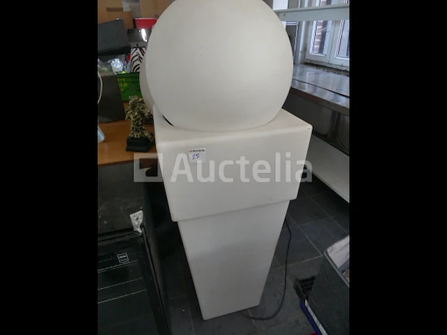 Dienblad en lichtbollen - afbeelding 1 van  4