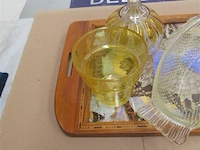 Dienblad met divers glaswerk - afbeelding 2 van  4