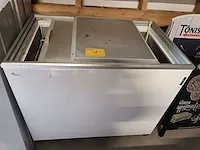 Diepvrieskist esta op wielen