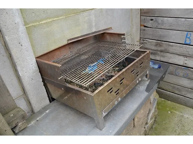 Diepvries/koelkast combi friac , tafelbarbecue op houtskool - afbeelding 6 van  7