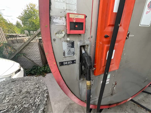 Diesel opslagtank met geïntegreerd pomp- en meetsysteem - afbeelding 7 van  12