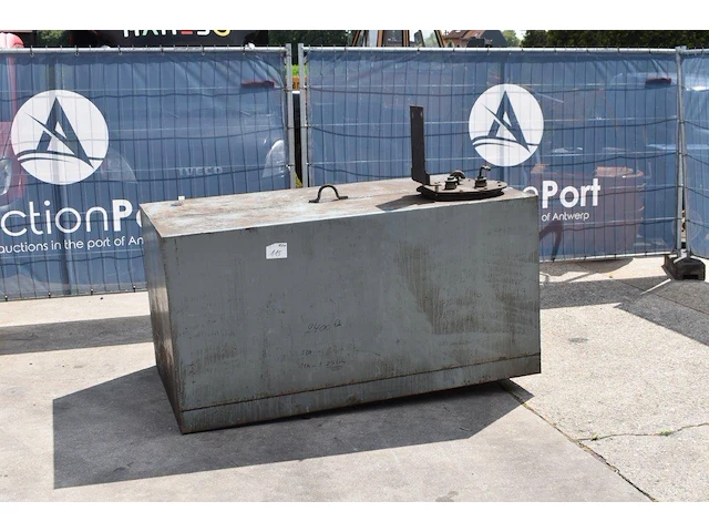 Dieseltank 2400l - afbeelding 1 van  1