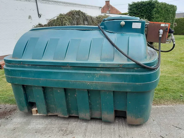 Dieseltank met pomp - afbeelding 1 van  10