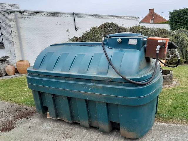 Dieseltank met pomp - afbeelding 7 van  10