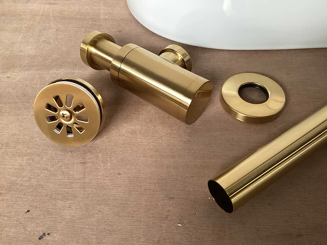 Differnz cleo ceramic toiletfontein met messing accessoires - afbeelding 2 van  6
