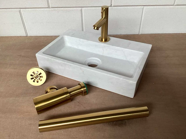 Differnz flat marble toiletfontein met messing accessoires - afbeelding 1 van  6