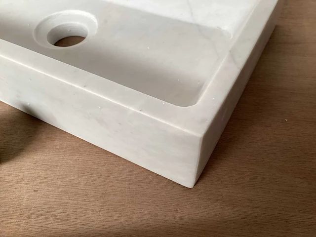 Differnz flat marble toiletfontein met messing accessoires - afbeelding 6 van  6