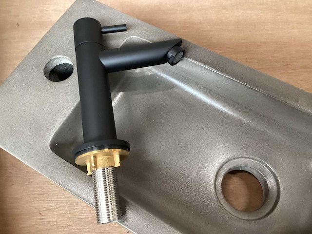 Differnz jax wastafel beton met zwart - afbeelding 2 van  4