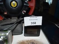 Digitaal fototoestel canon, tablet, co2 meter ayewau, racing stuur met pedalen thrustmaster - afbeelding 4 van  10