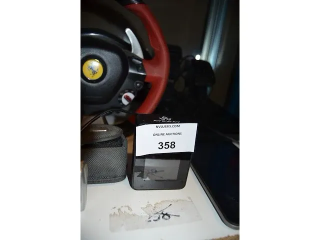 Digitaal fototoestel canon, tablet, co2 meter ayewau, racing stuur met pedalen thrustmaster - afbeelding 5 van  10