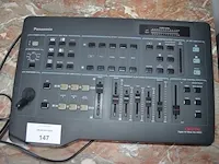 Digitale av-mixer panasonic wj-ave5 , personenweegschaal soehnle, lederen aktetas, gaslantaarn cosi - afbeelding 3 van  8