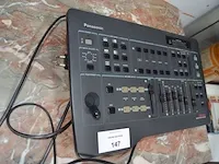 Digitale av-mixer panasonic wj-ave5 , personenweegschaal soehnle, lederen aktetas, gaslantaarn cosi - afbeelding 4 van  8