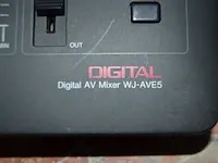Digitale av-mixer panasonic wj-ave5 , personenweegschaal soehnle, lederen aktetas, gaslantaarn cosi - afbeelding 6 van  8