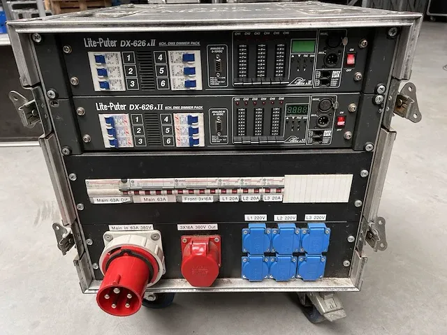 Dimrack: 2x lite-puter dx-626 + psu - in flightcase - afbeelding 1 van  4