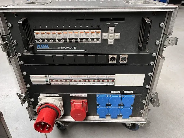 Dimrack: adb memorack 30 + psu - in flightcase - afbeelding 1 van  4